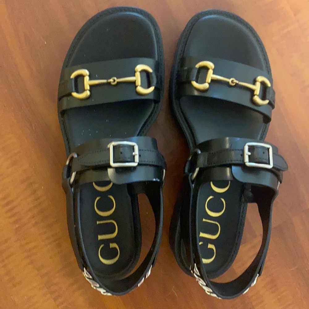 Gucci Bria sandal with chains. - Picture 4 of 4